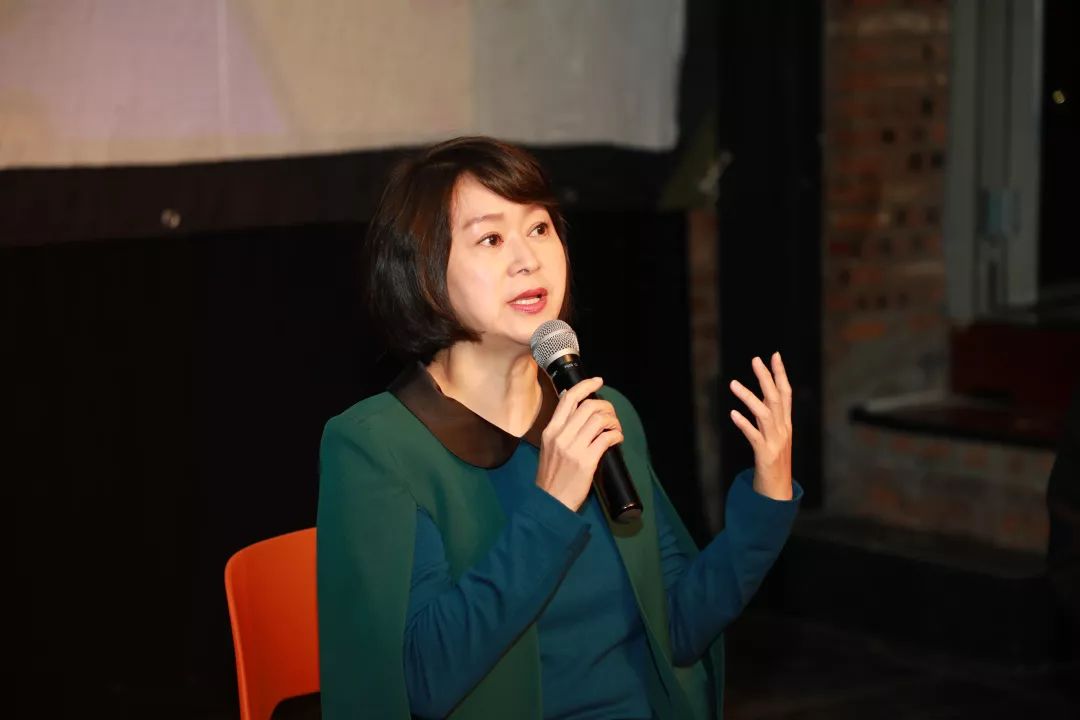 大清华传媒的授权,屏风表演班王月的信任以及樊光耀导演的悉心执导,隆