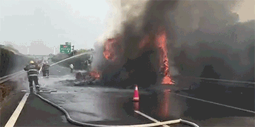 在燃烧心如火好难熬真艰难等快递大家的心情消防妹却可以理解但是虽然