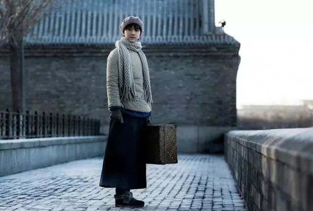 撤往武汉,与流亡到此的蒋锡金,舒群,白朗,孔罗荪,罗烽等青年作家组建