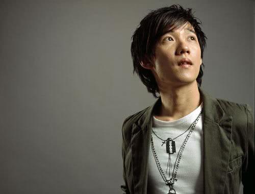 他曾红极一时,因妻子觉得"下不去口"花百万整容,如今41岁单身_水祥祈