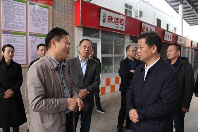 樊城区委书记柴普军鼓励市场监管人要成为全能冠军