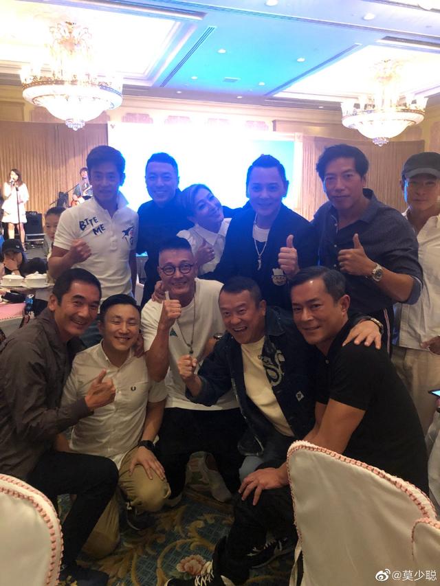 "断水流大师兄"为龙凤胎庆生,两个萌娃比他老爸帅