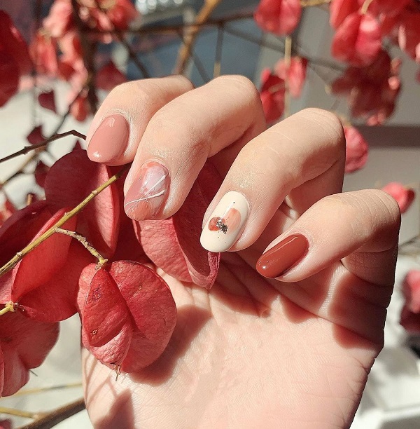 指间温柔,豆沙玫瑰色美甲