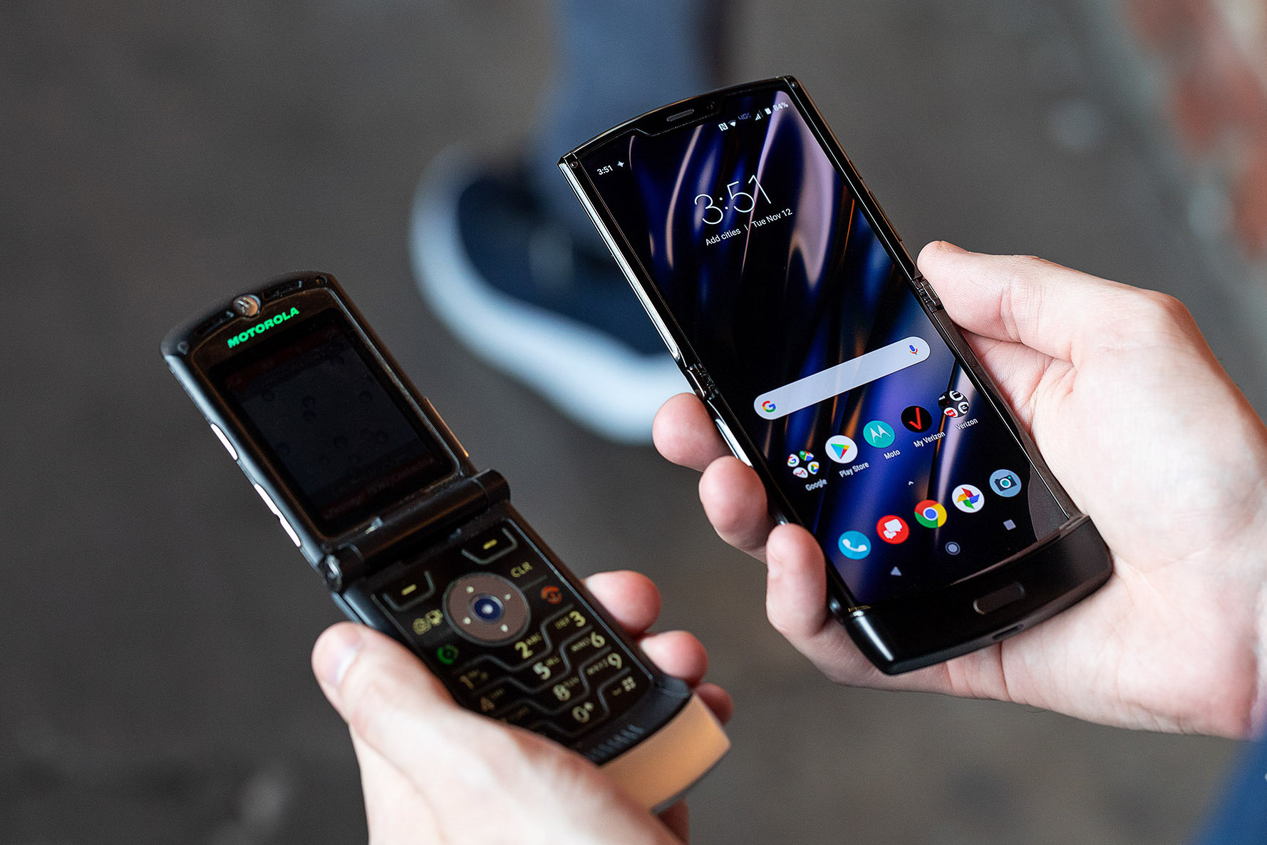 刀锋复活摩托罗拉razr折叠屏手机抢先看