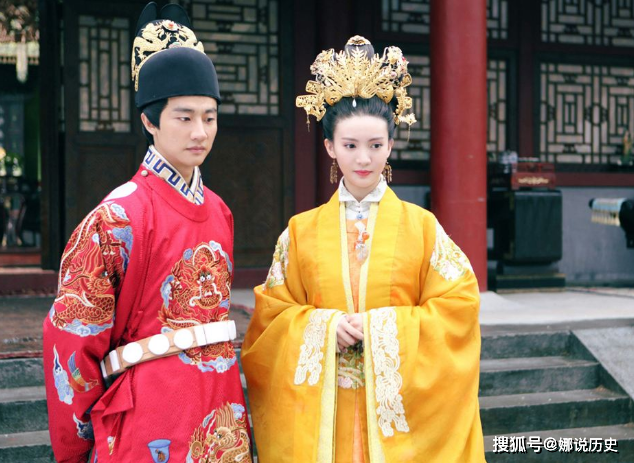 她14岁当皇后,7年后才怀孕,不料皇帝突然大怒,一脚踢死母子俩