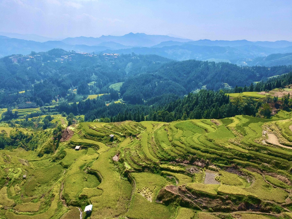 走进广西边远山区苗寨体验淳朴的苗家生活