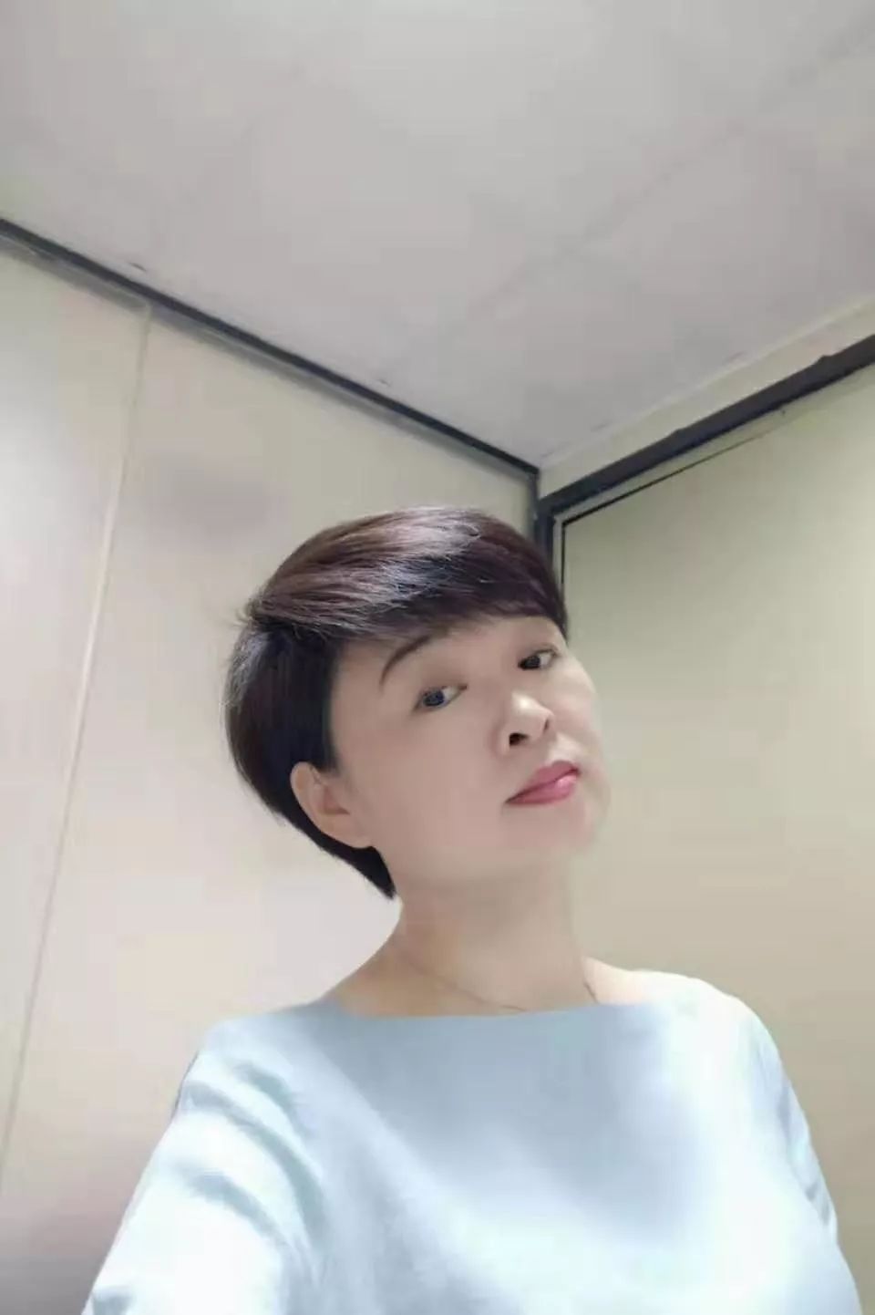 本期隆重推出瑞诺美女老总我们的李大美女