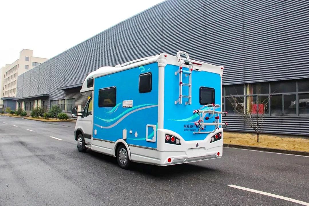 封面 沙发床竟比额头床还大 这辆哆啡c8房车亮相上海车展