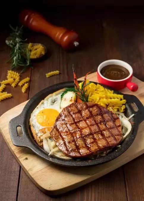 坐近一点距离恰恰好铁板恰恰夜市牛排