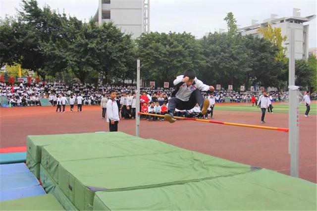 四川省邻水实验学校举办2019中学生田径运动会(图7)