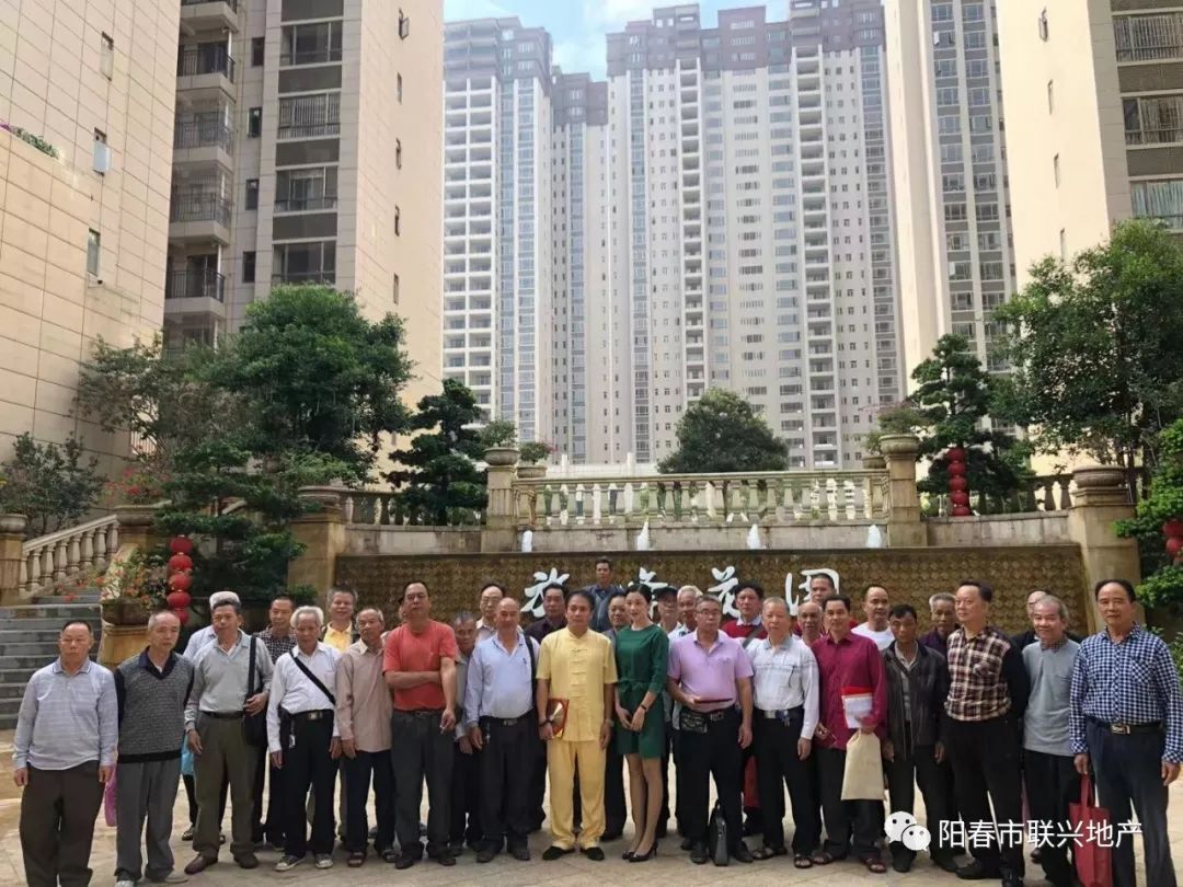 广西知名风水大师 覃建登)光临旗峰花园现场教学