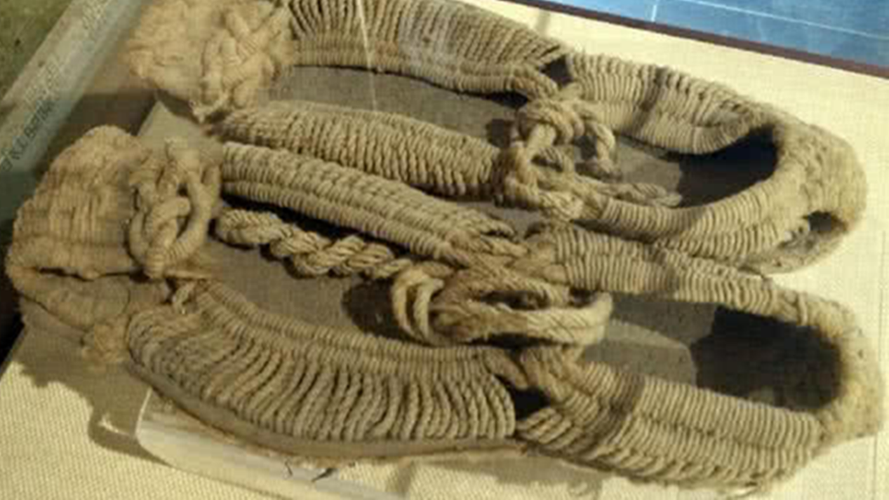 八路军缴获鬼子军靴,战士们为何不穿?老兵:不敢穿!