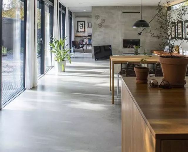 曾经被嫌弃的水泥地面如今又又开始流行