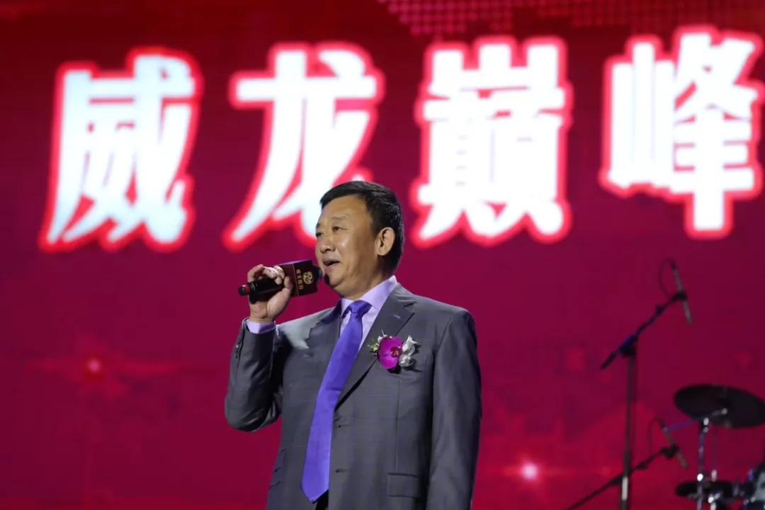 燃了燃了威龙有机明星演唱会3万威龙粉丝一起唱响杭州