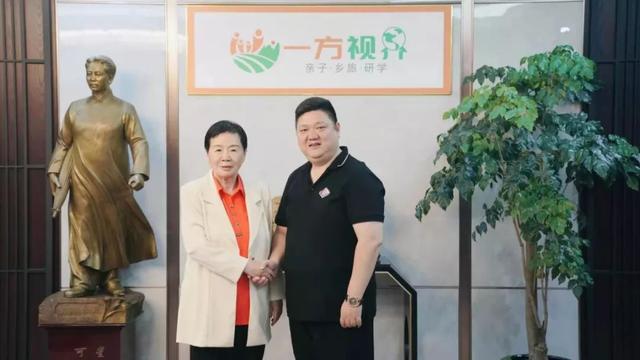 明敏,女,原福建省旅游局局长,省旅游协会会长,省政协常委,省政协经济
