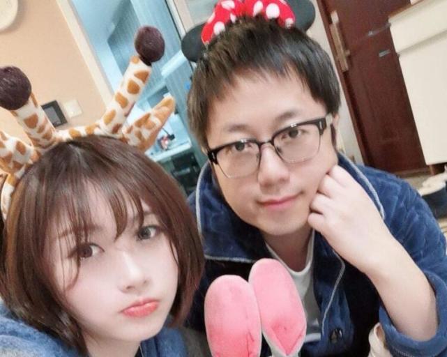 原创解说米勒回国后马上玩游戏,妻子发文吐槽,要求马上交公粮