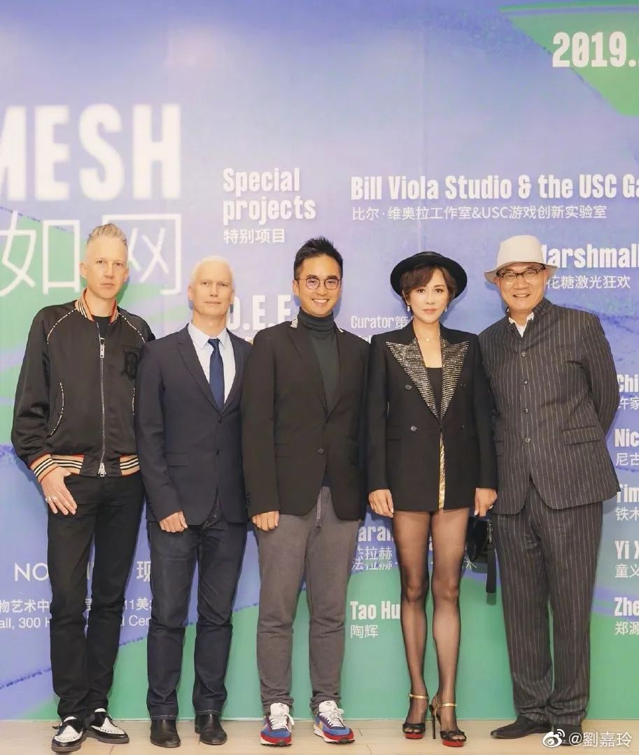 杯子不离手逛街一个月的他居然是k11的大boss