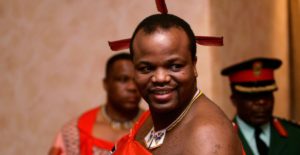 原创非洲国王给15位妻子买19辆劳斯莱斯120辆宝马,国家却是世界最穷