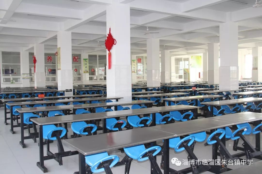 (二)加大对食堂的投入和管理,从管理人员配备到运营成本监控,学校高度