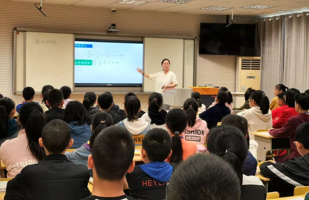 松滋市实验初中承办2019年松滋市初中青年教师数学"生本教育"课堂教学