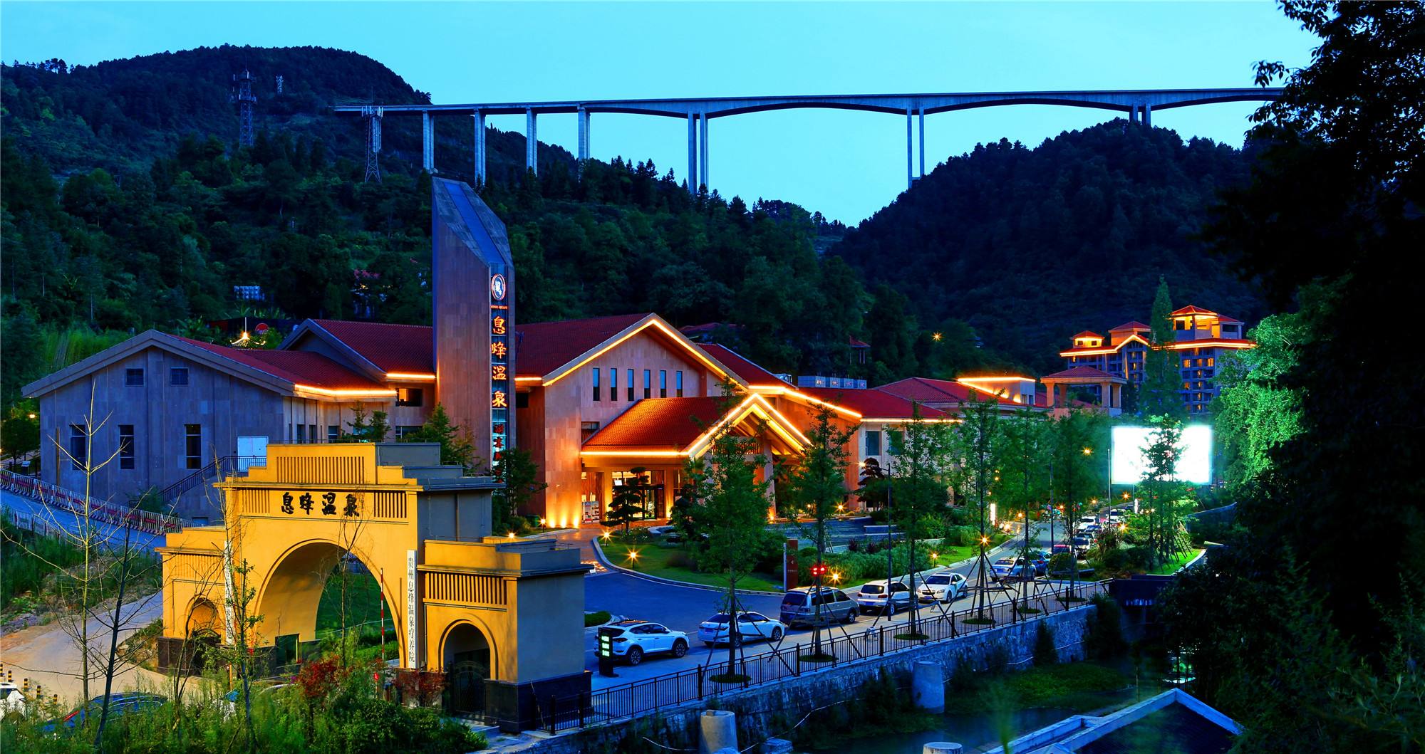 有着山水林泉洞被喀斯特地貌宠爱的息烽县