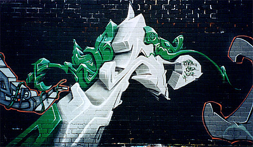 通过一个小小的喷雾器,他创作了大量精致的涂鸦作品▼⑤os gemeosos