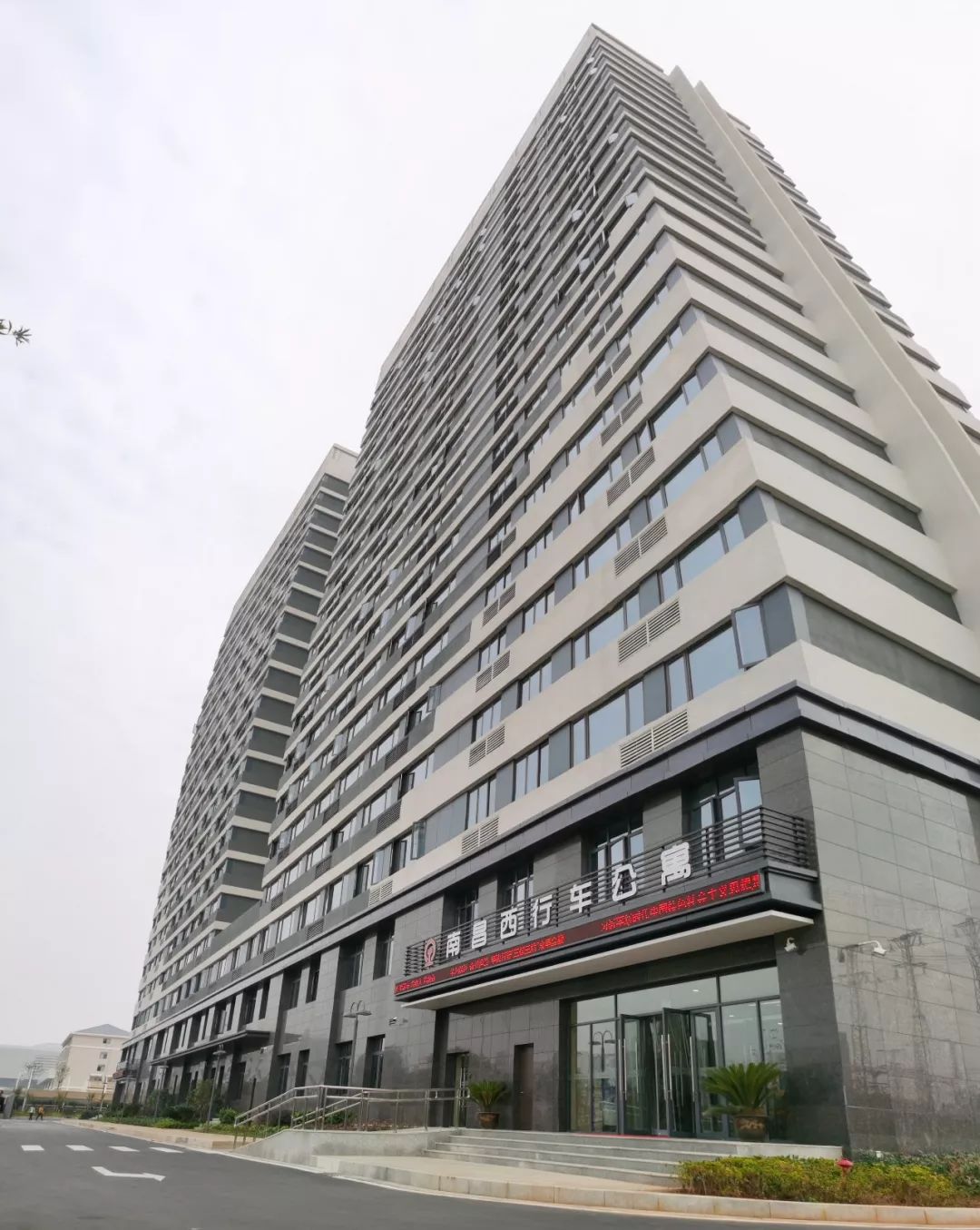 正式投入使用新建的南昌西行车公寓大楼小编迫不及待要广而告之啦而