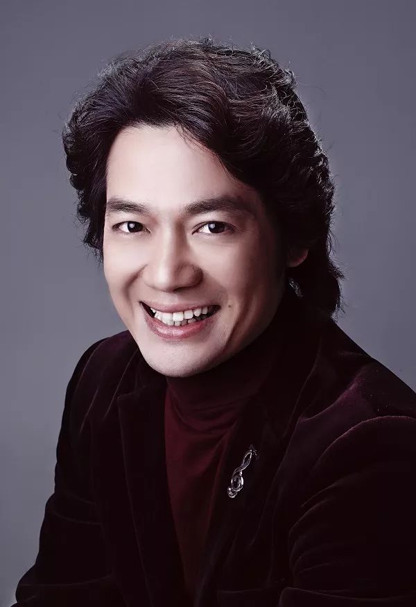 2010文化部全国声乐文华奖二等奖,金号杯全国听众最喜爱的美声歌手奖