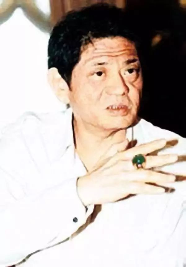 这个时候,她认识了黄任中,也真正开始了自己的悲剧.