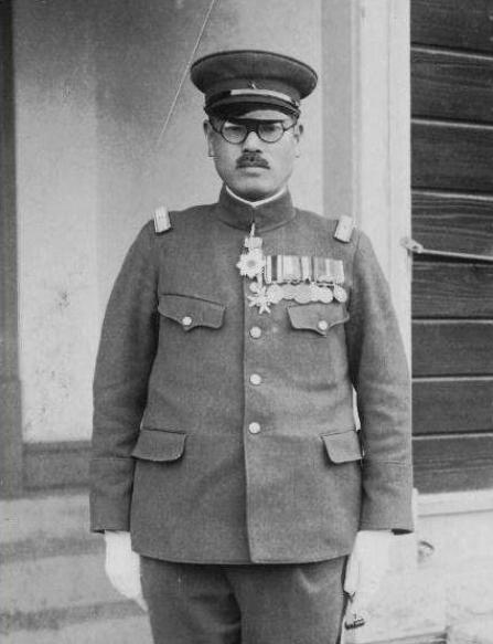 蒋介石还以为酒井隆会和他互不侵犯,但事实却出乎蒋介石的意料.