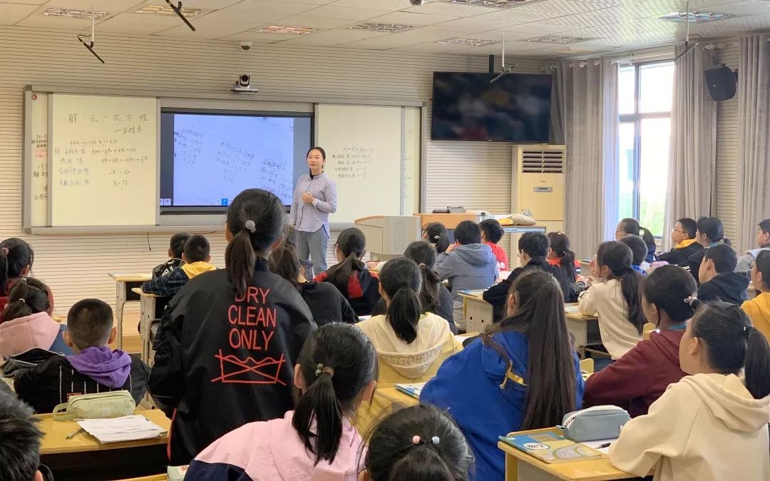 松滋市实验初中承办2019年松滋市初中青年教师数学"生本教育"课堂教学