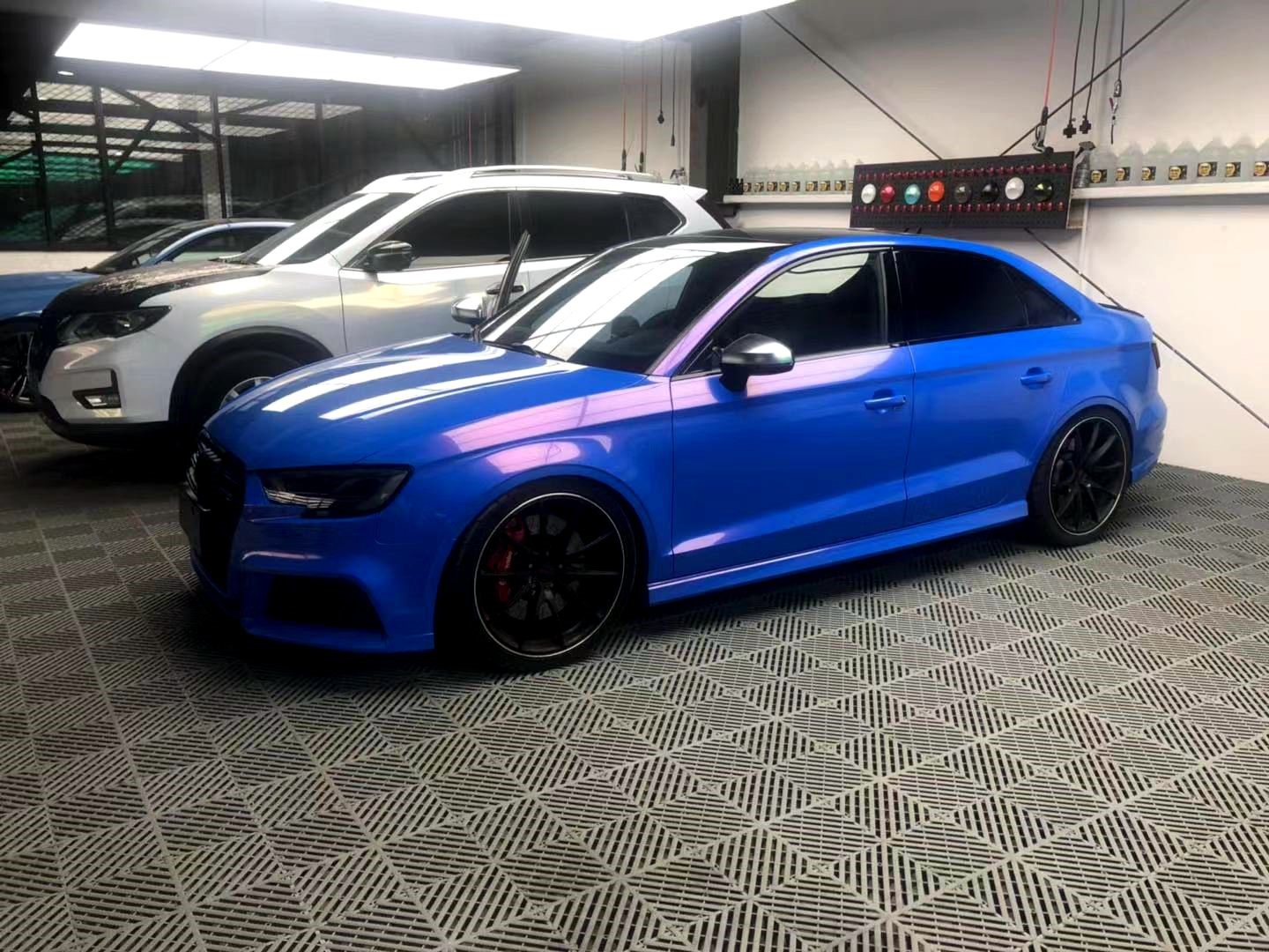 骚气的外表迷人的色彩改色钻石蓝莓红的奥迪s3才是小姐姐的最爱