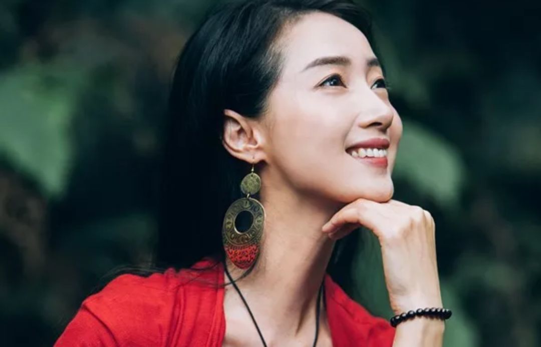 宋洁: 上海歌剧院舞蹈团首席演员,国家一级演员.