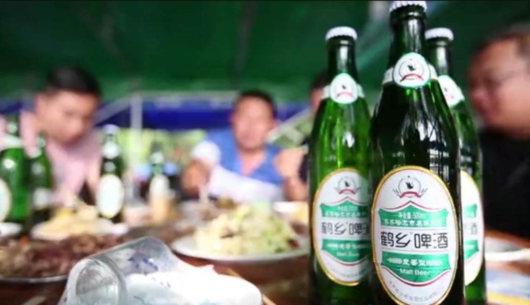 齐齐哈尔这款50多年历史的啤酒汇聚了鹤城几代酿酒人的心血