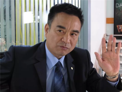 因此好多网友认为他就是台湾人,让人意外的是岳跃利是妥妥的河南人