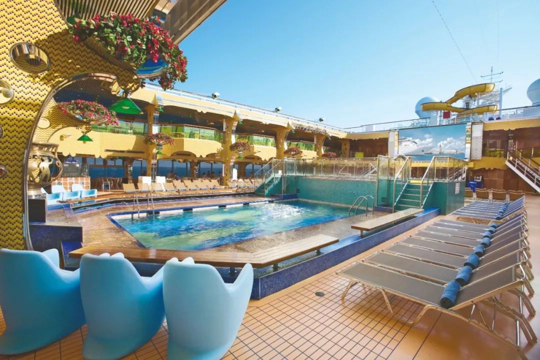 旗舰船只costa serena载客量 3,780 (总床位)船员数 1,100船舱总数 1