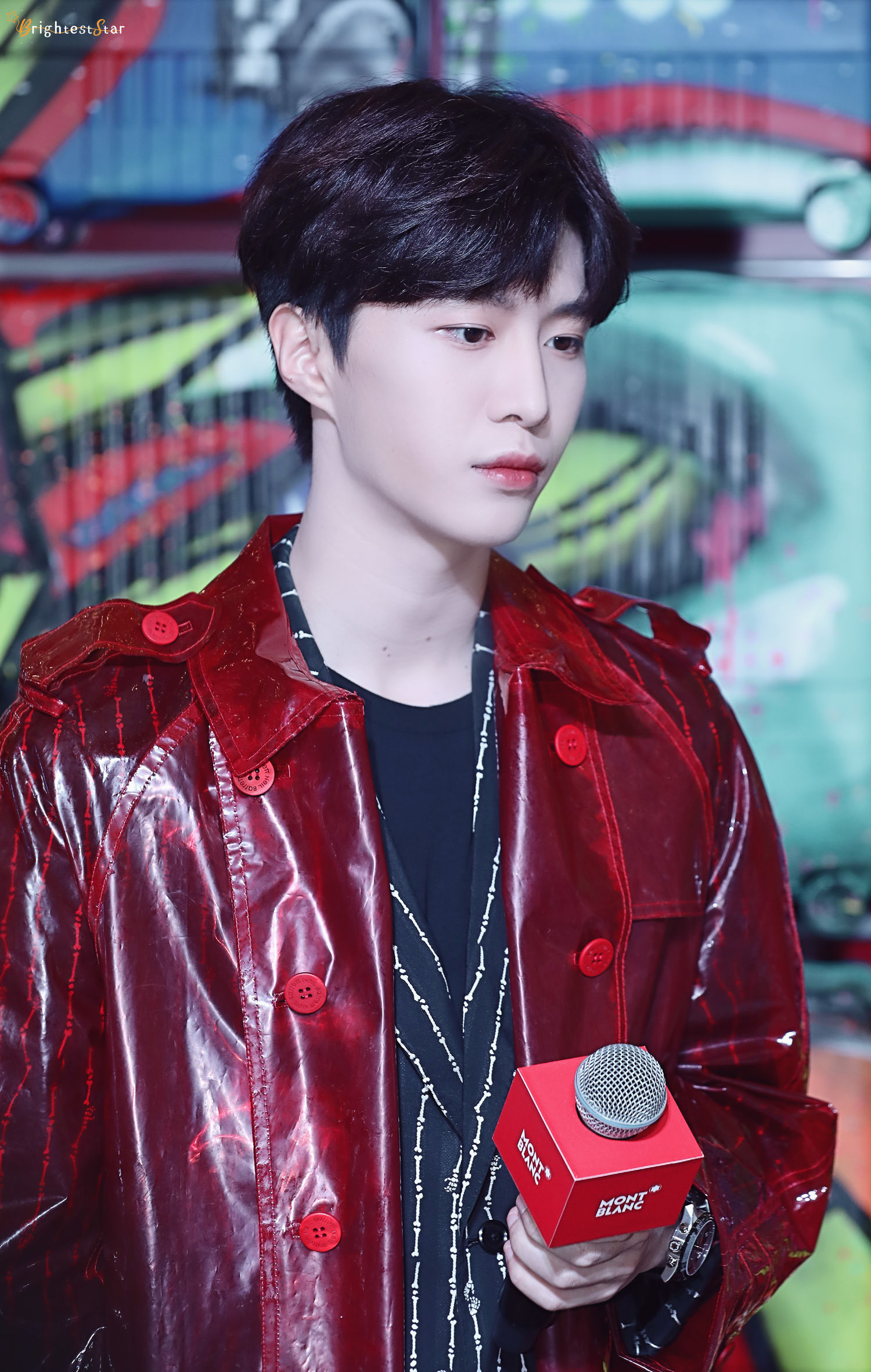 [消息]范丞丞现身上海亮相品牌活动 冷白皮优越清冷男