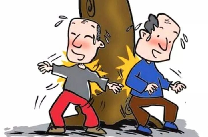 但是老年人撞树有一定的危险性,如果动作不正确,撞击力量过大,保护不