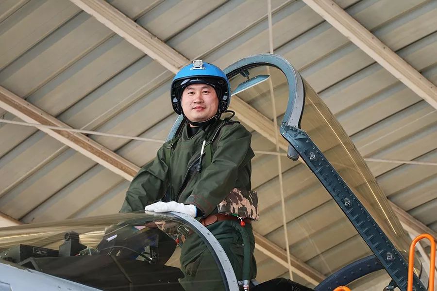 你好舰载机飞行教官