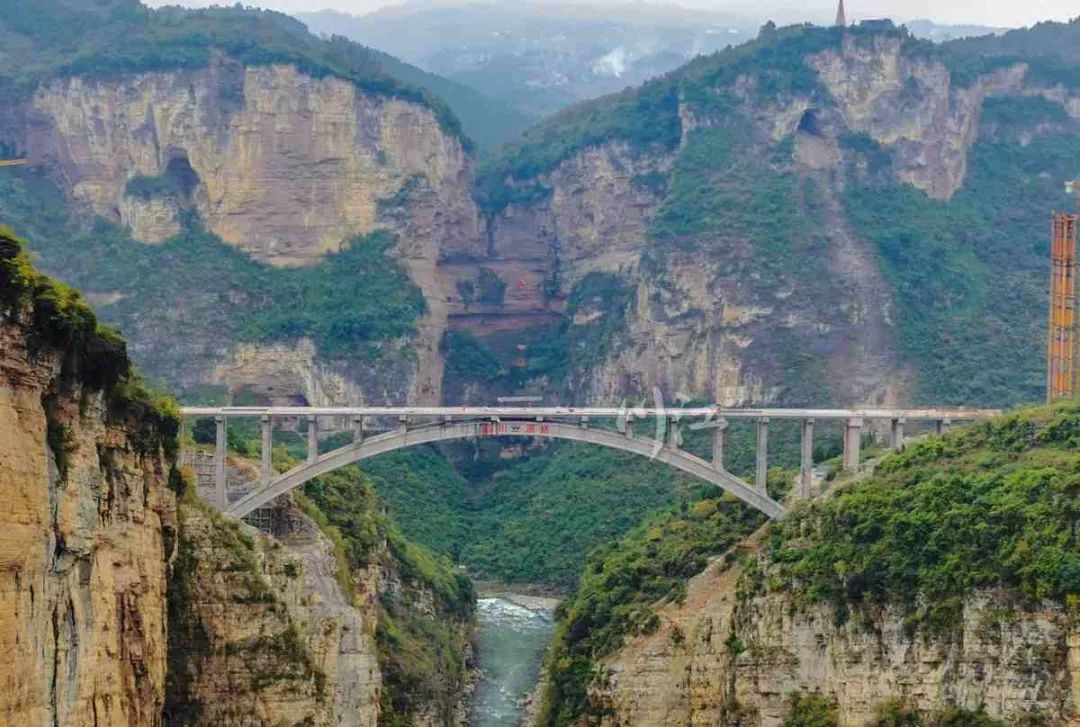 鸡鸣三省大桥顺利架通镇雄到四川2小时变1分钟