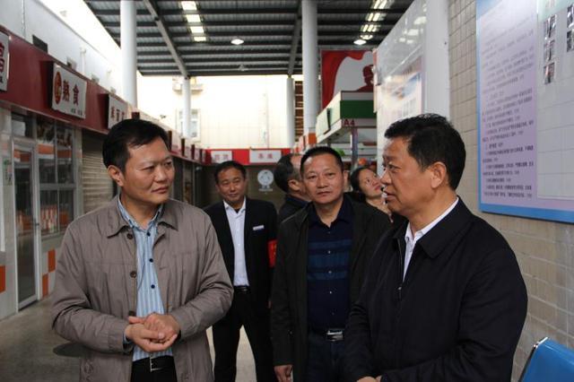 樊城区委书记柴普军鼓励市场监管人要成为全能冠军