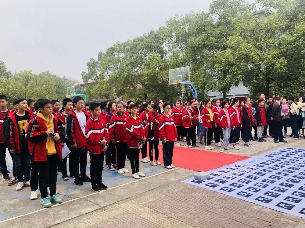 吉水八都中学vr体验无动力小车无人机太好玩了