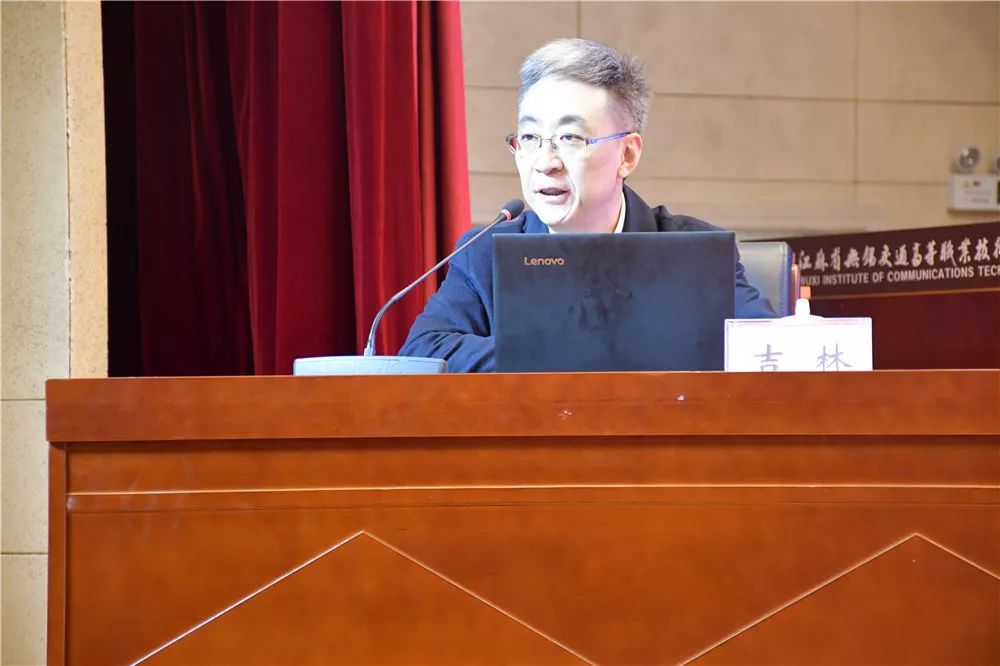 江苏交通控股有限公司长大桥总工程师吉林作《江苏的跨江大桥》报告