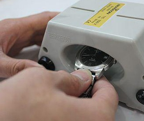 如何判断手表是否受磁怎么用手表消磁器消磁