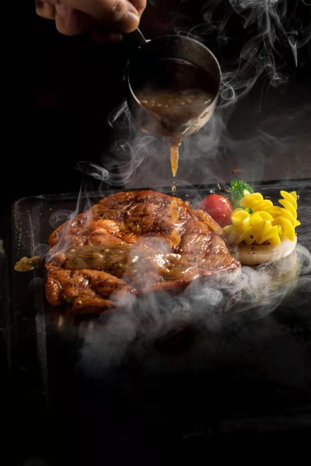 坐近一点距离恰恰好铁板恰恰夜市牛排