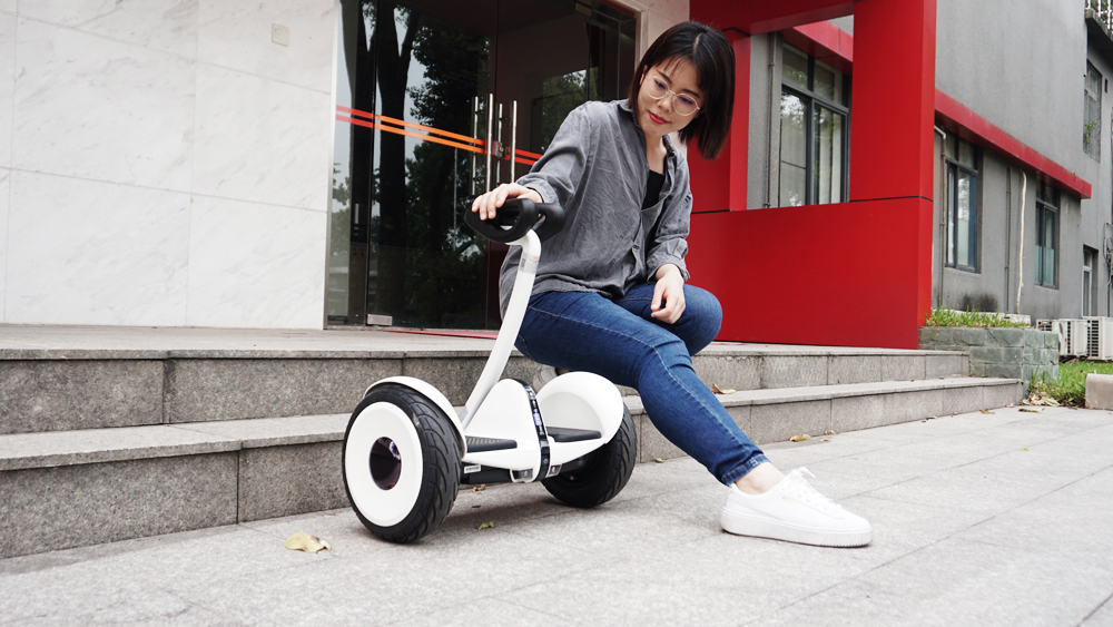 骑行代步通勤我是这条街最靓的仔ninebotmini平衡车