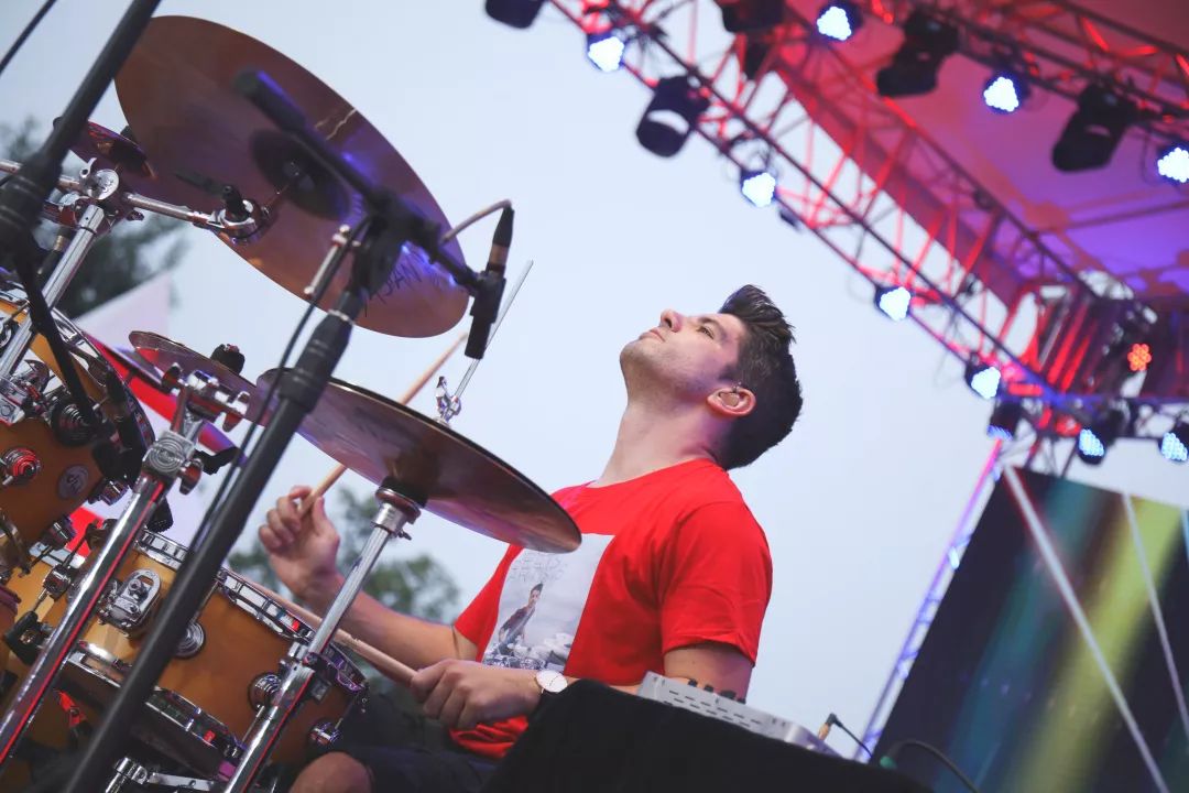 今年夏天你还记得网红鼓手cobus的九拍艺术家中国行吗