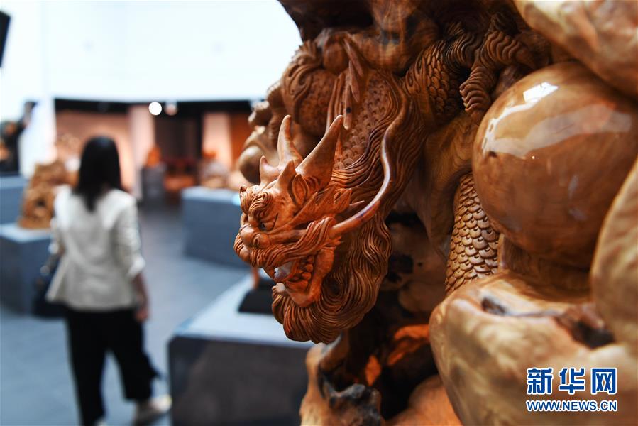 近日,台湾木雕艺术联展在苗栗县三义木雕博物馆举行.