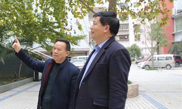 宝轮中学第十九任校长图片