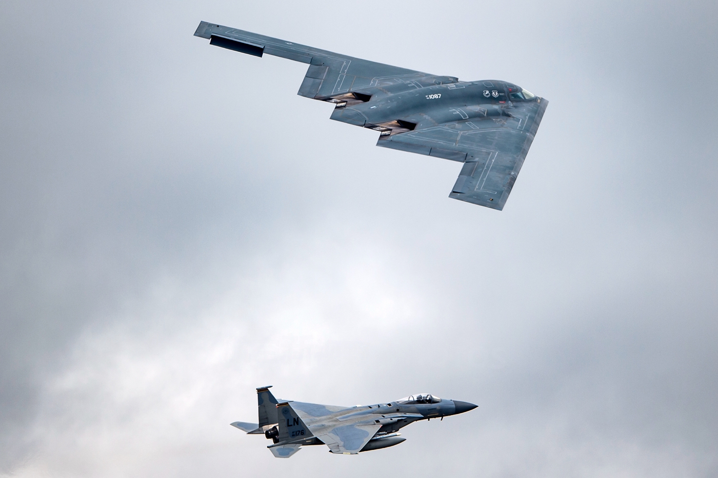 b2最昂贵的军用飞机美军财大气粗仅装备20架攻击力依然一流